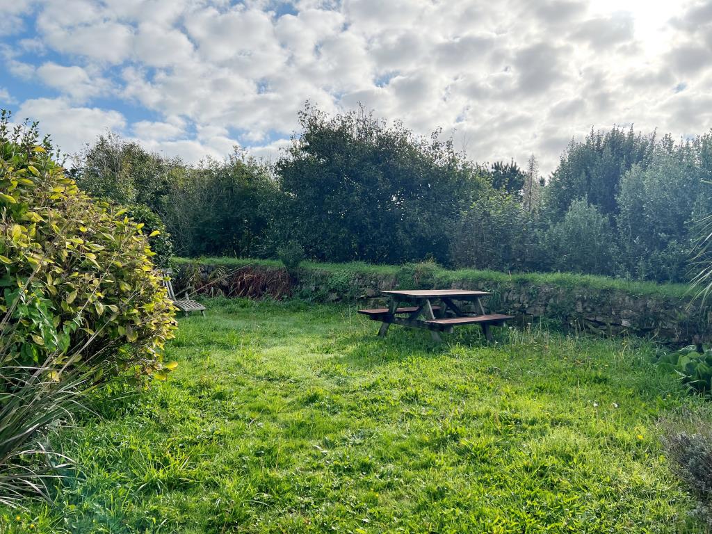 Lot: 24 - DETACHED BARN CONVERSION IN A LOVELY COUNTRYSIDE SETTING -